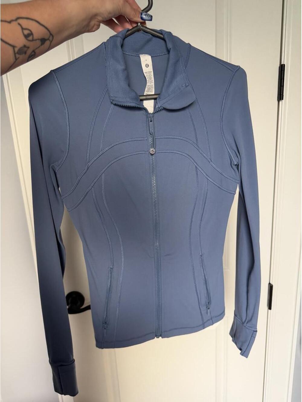 Lululemon Women's iron blue jacket